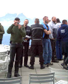 Spiegelfoto vor Alpenpanorama