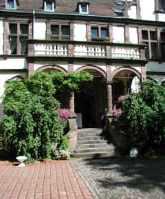 Villa Lwenherz, Lauenfrde