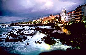 Abendstimmung am Ufer in Puerto de la Cruz