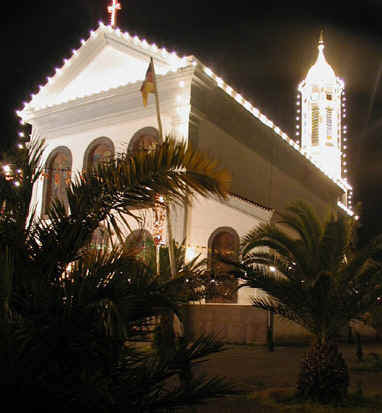 Festlich illuminierte Kirche von Sao Martinho