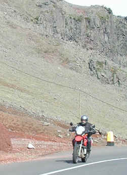 Motorradfahrren am Pico de Arreiro (Eckart)